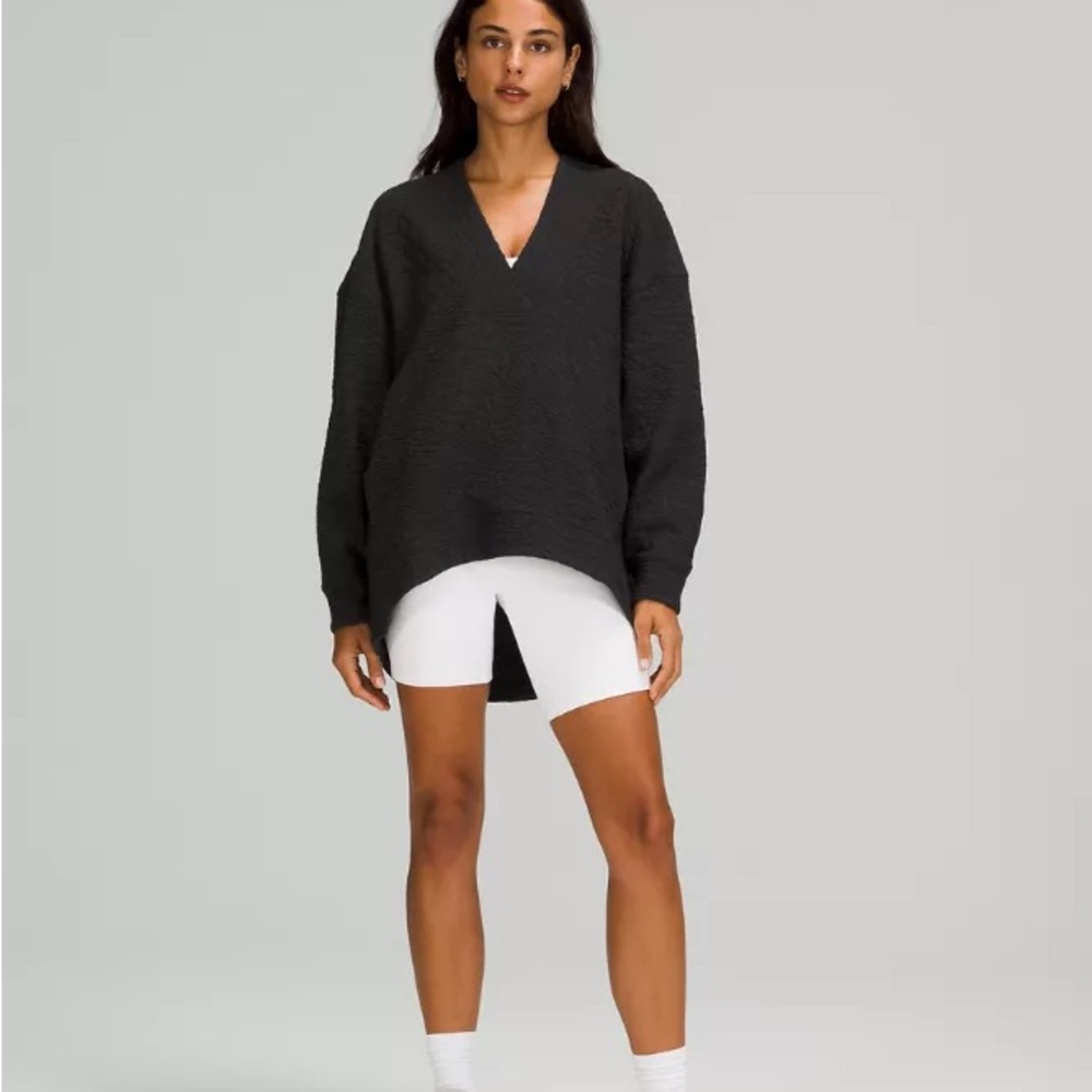 SOLD Lulu textured V neck pullover size 8